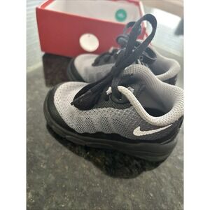 Nike Air Max Invigor Toddler Sneakers‎ Kids 3c Gray Black